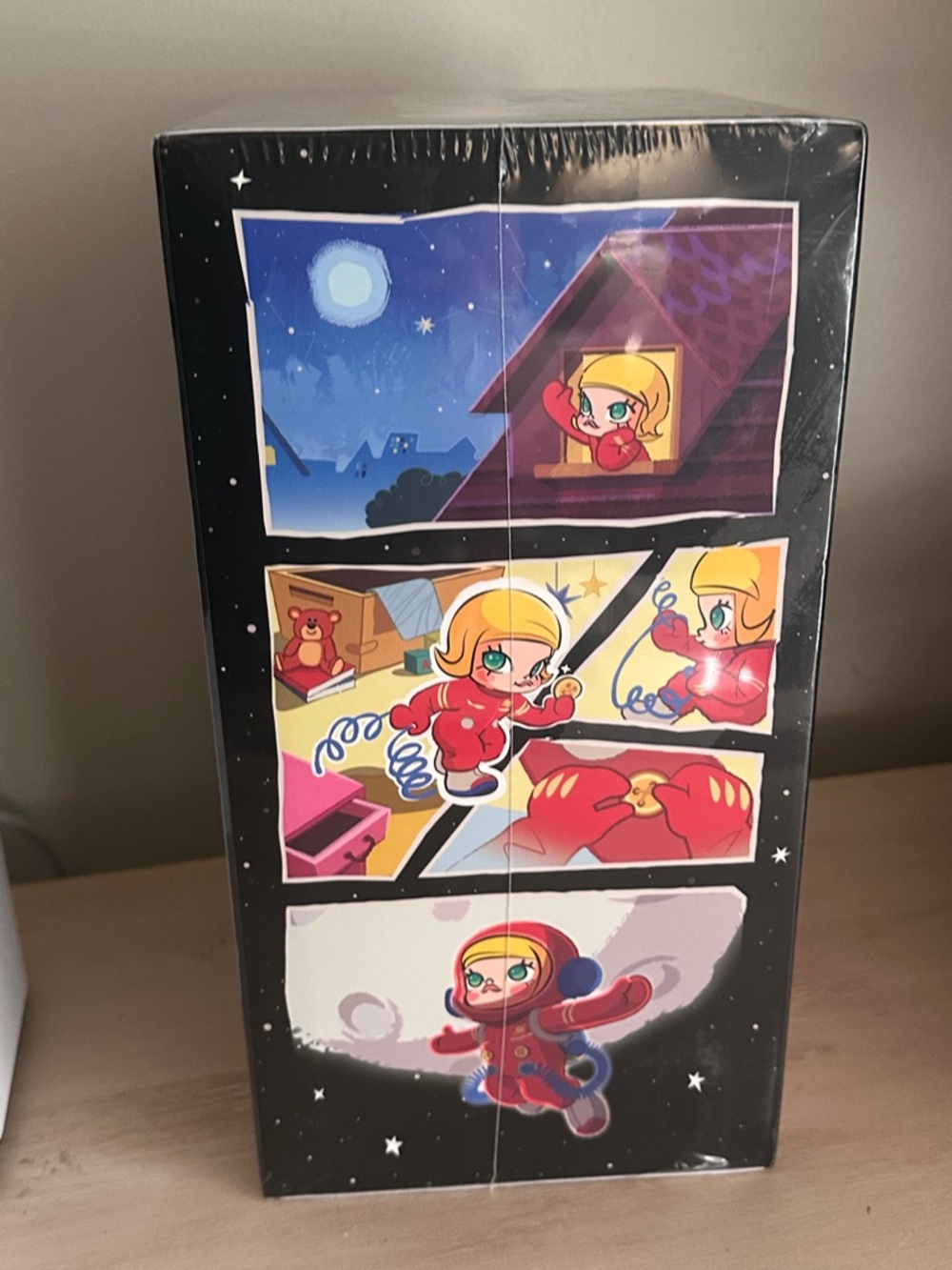 Molly Hello, Moon 1/8 Action Figure - Picture 6 of 11